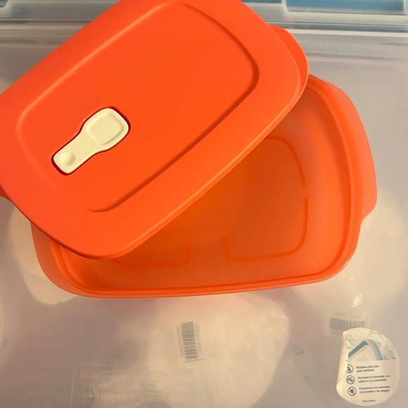 NEW Tupperware rectangular 4 cup - Picture 3 of 6